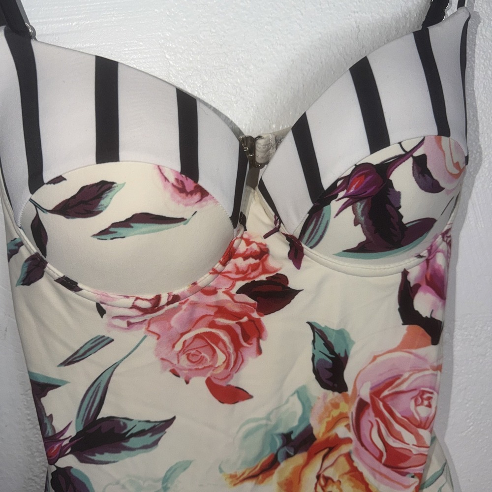 Cupshe One Piece Multicolor Floral And Stripes‎ Swimsuit S - Picture 7 of 7